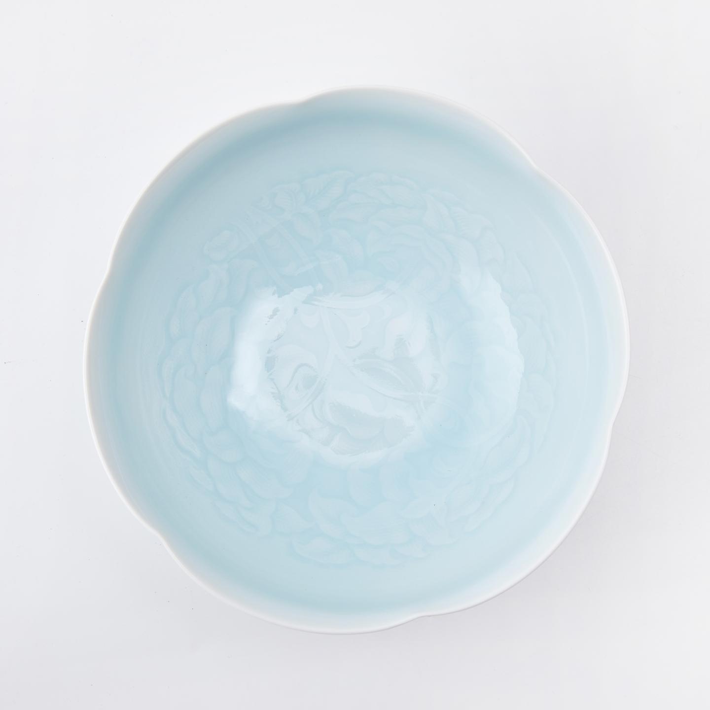 塚本快示｜昭和时期 暗刻缠枝纹青白瓷花口钵