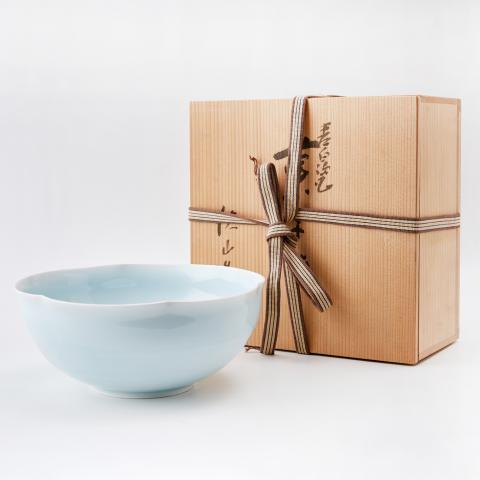 塚本快示｜昭和时期 暗刻缠枝纹青白瓷花口钵