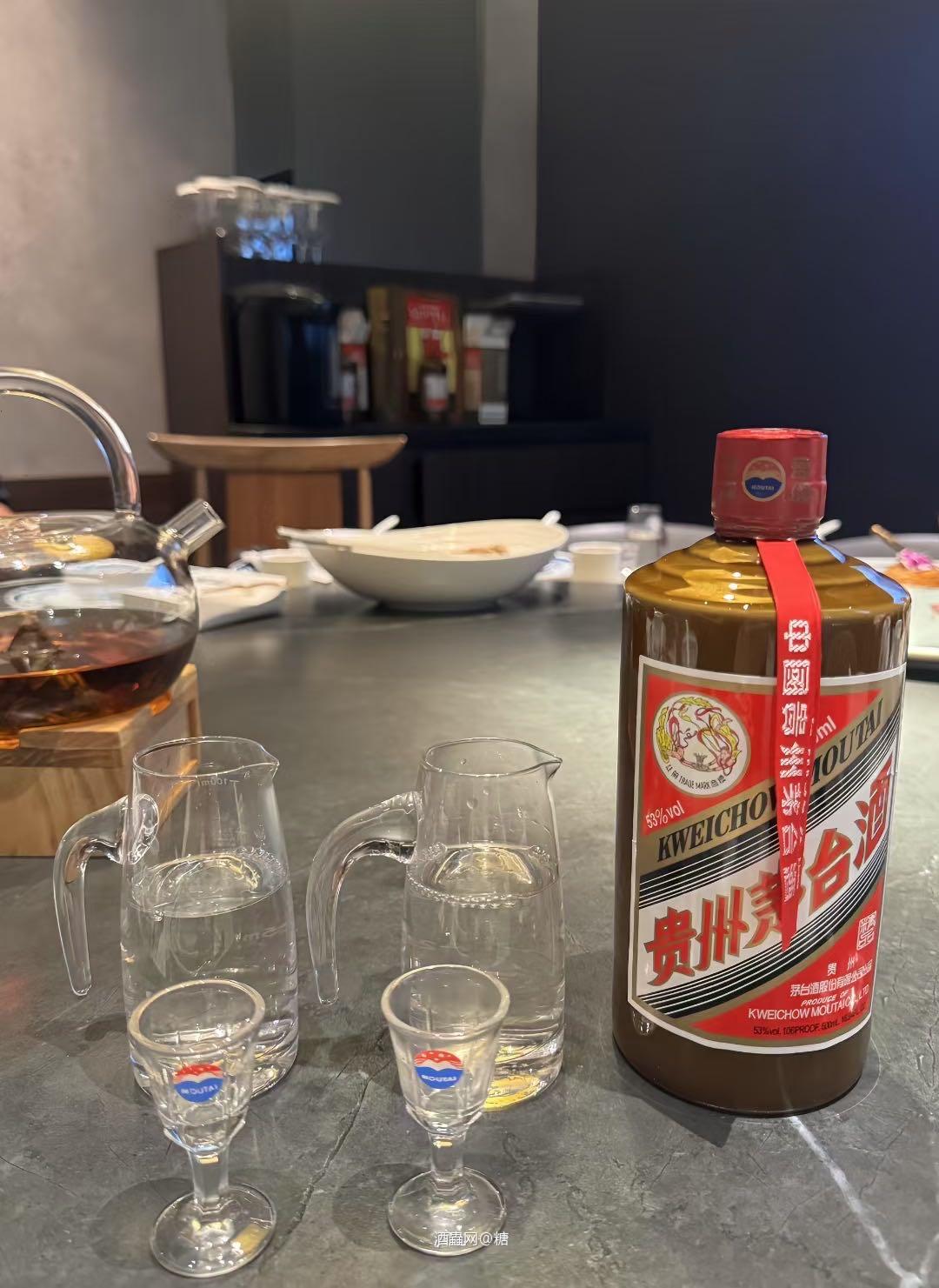 酒中情 在杯中