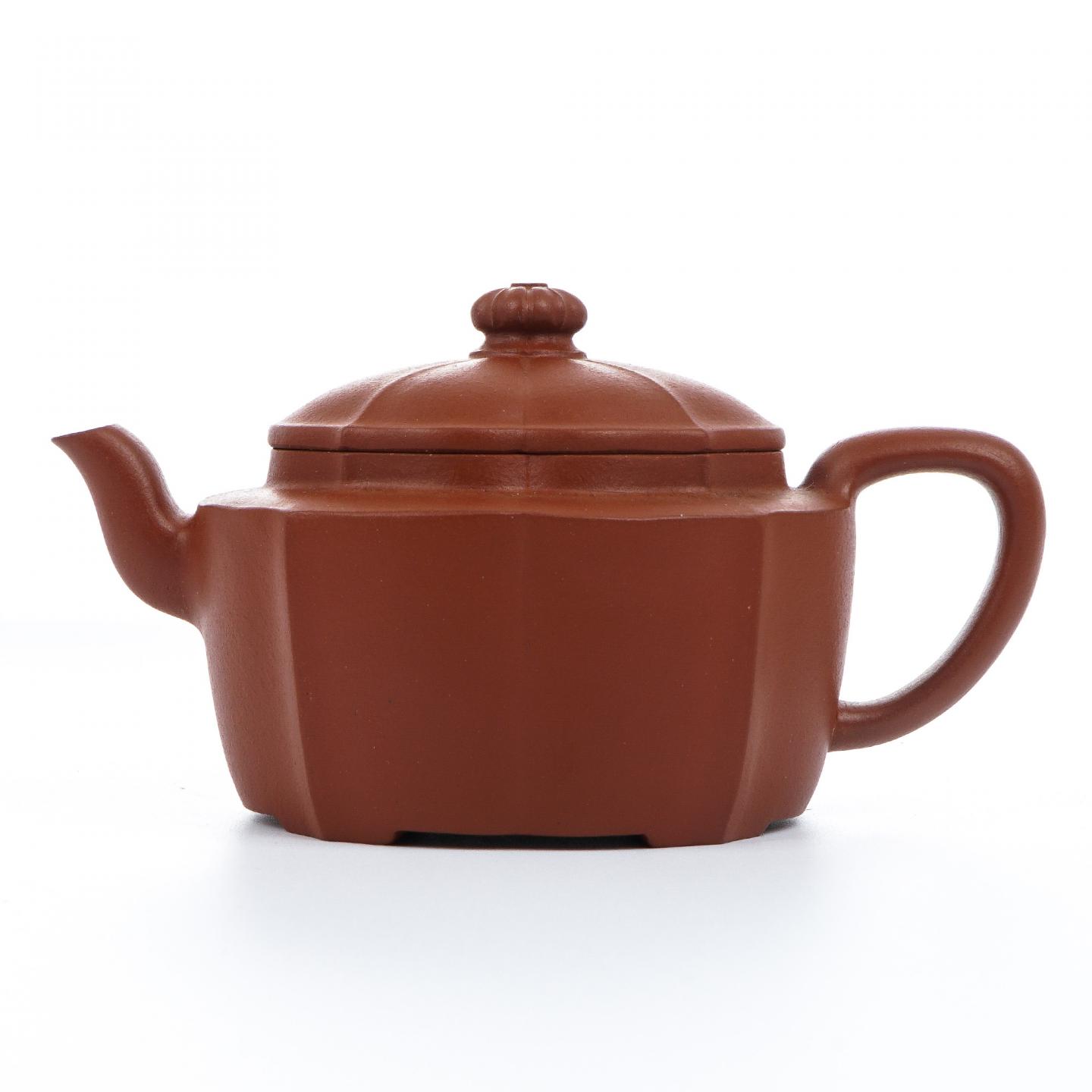 王晓芳（九瀚） 菱花觞壶 紫砂壶 当代 约160cc 约高67mm