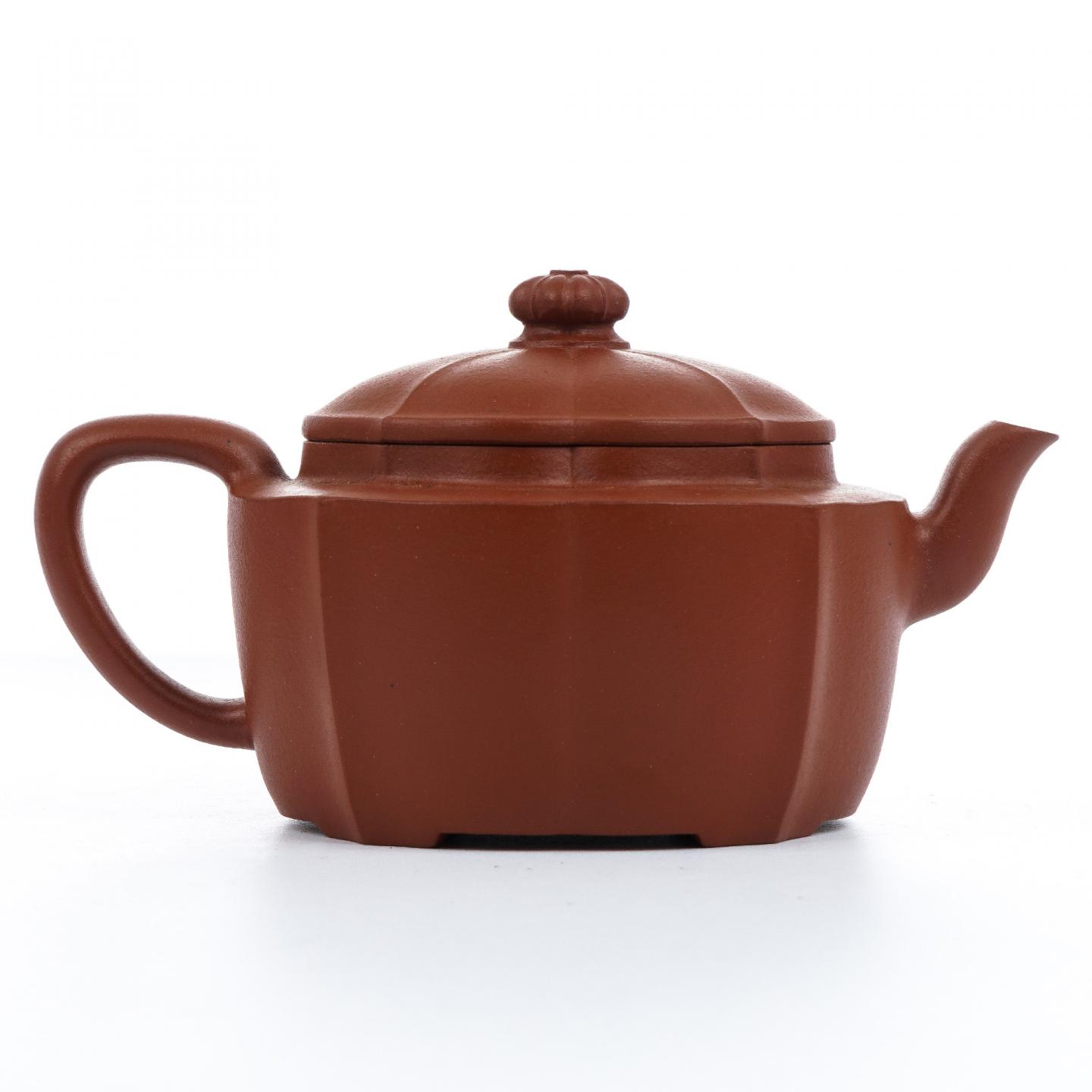 王晓芳（九瀚） 菱花觞壶 紫砂壶 当代 约160cc 约高67mm