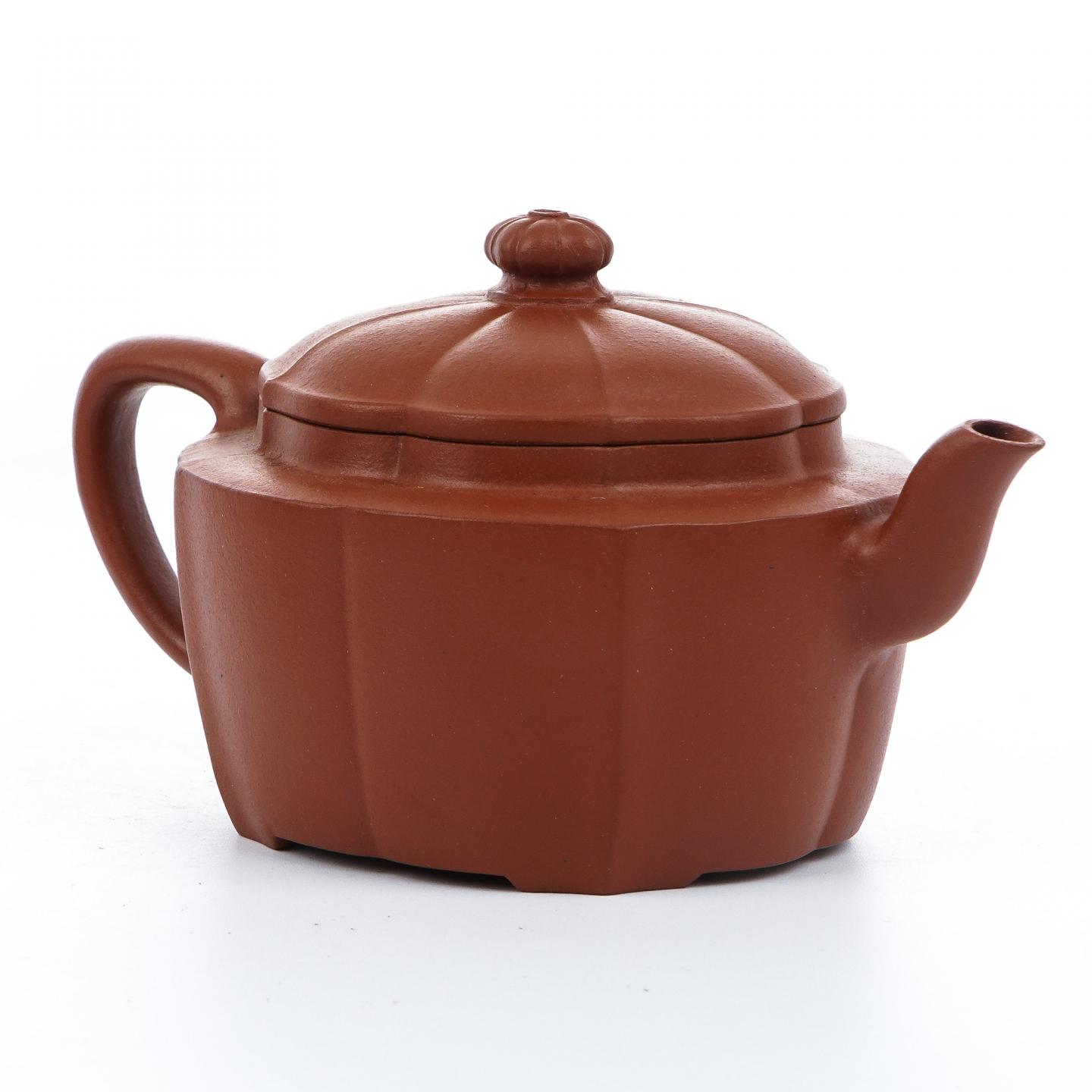 王晓芳（九瀚） 菱花觞壶 紫砂壶 当代 约160cc 约高67mm