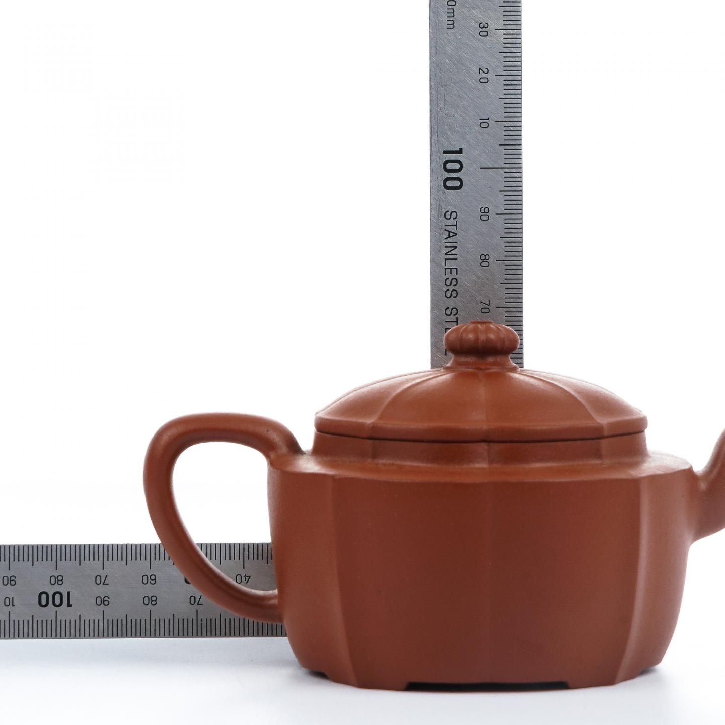 王晓芳（九瀚） 菱花觞壶 紫砂壶 当代 约160cc 约高67mm