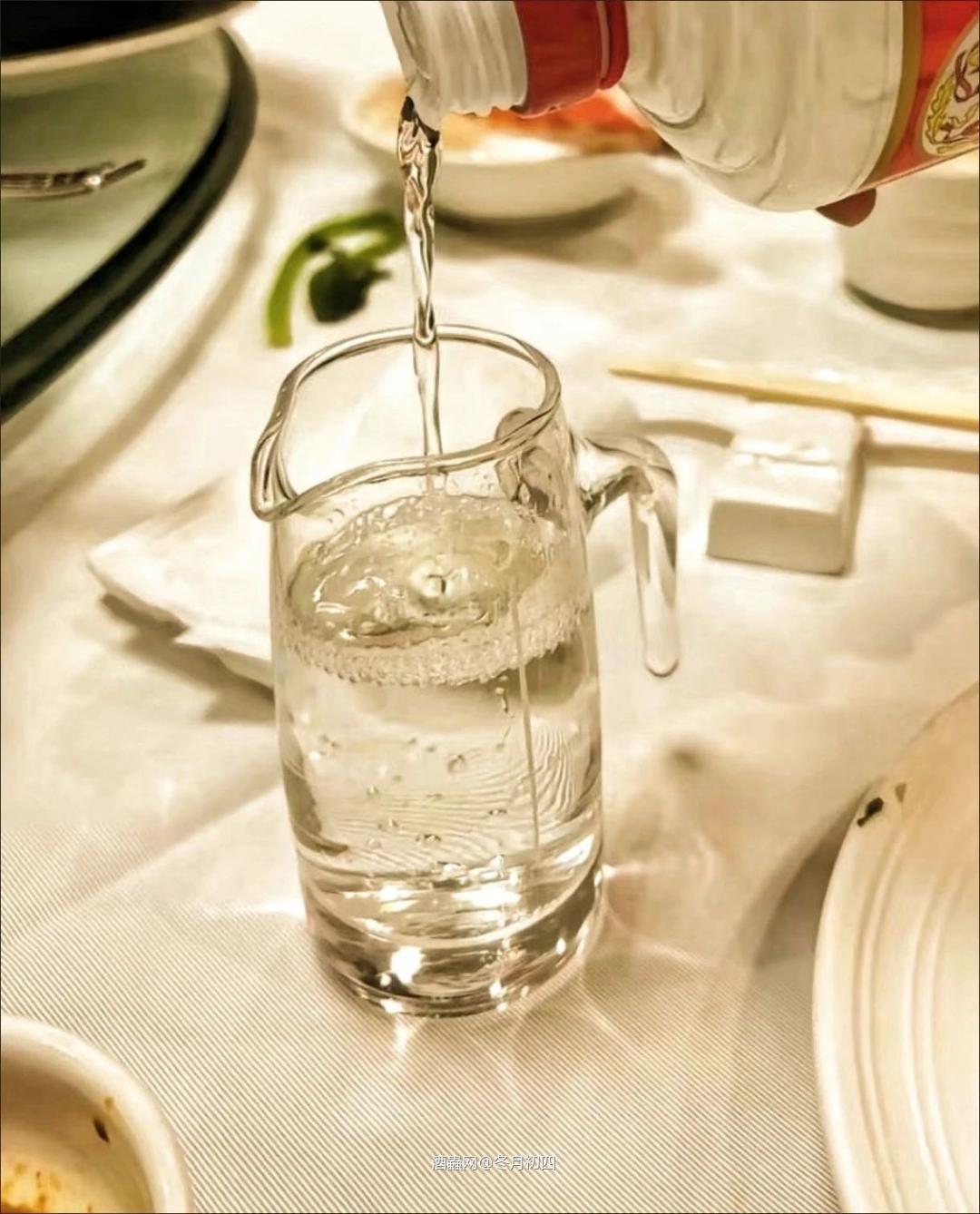 这第一杯必须敬老丈人呢