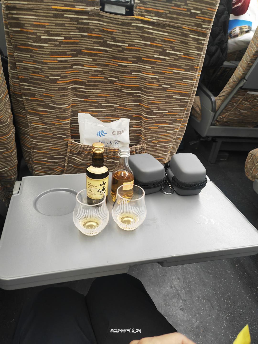 过年在火车上喝一个