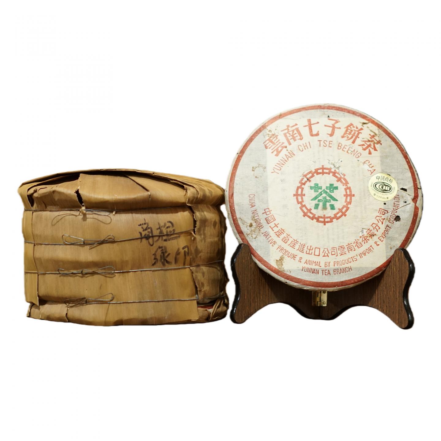 2000年 商检绿印7542一提 单饼357克，一提2499克 昆明干仓