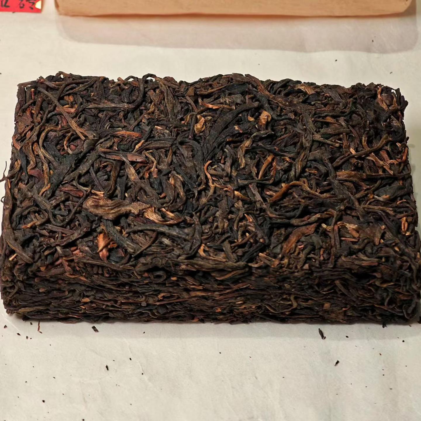 1996年 油光纸老生砖 250克 干仓