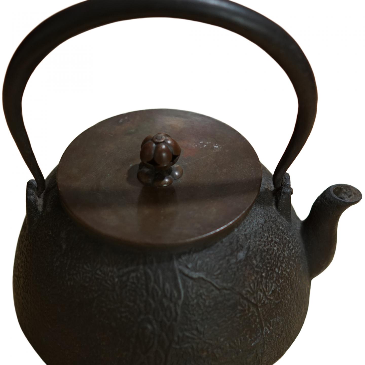 龙文堂造老铁壶 大正时期 23*15*17cm 一把