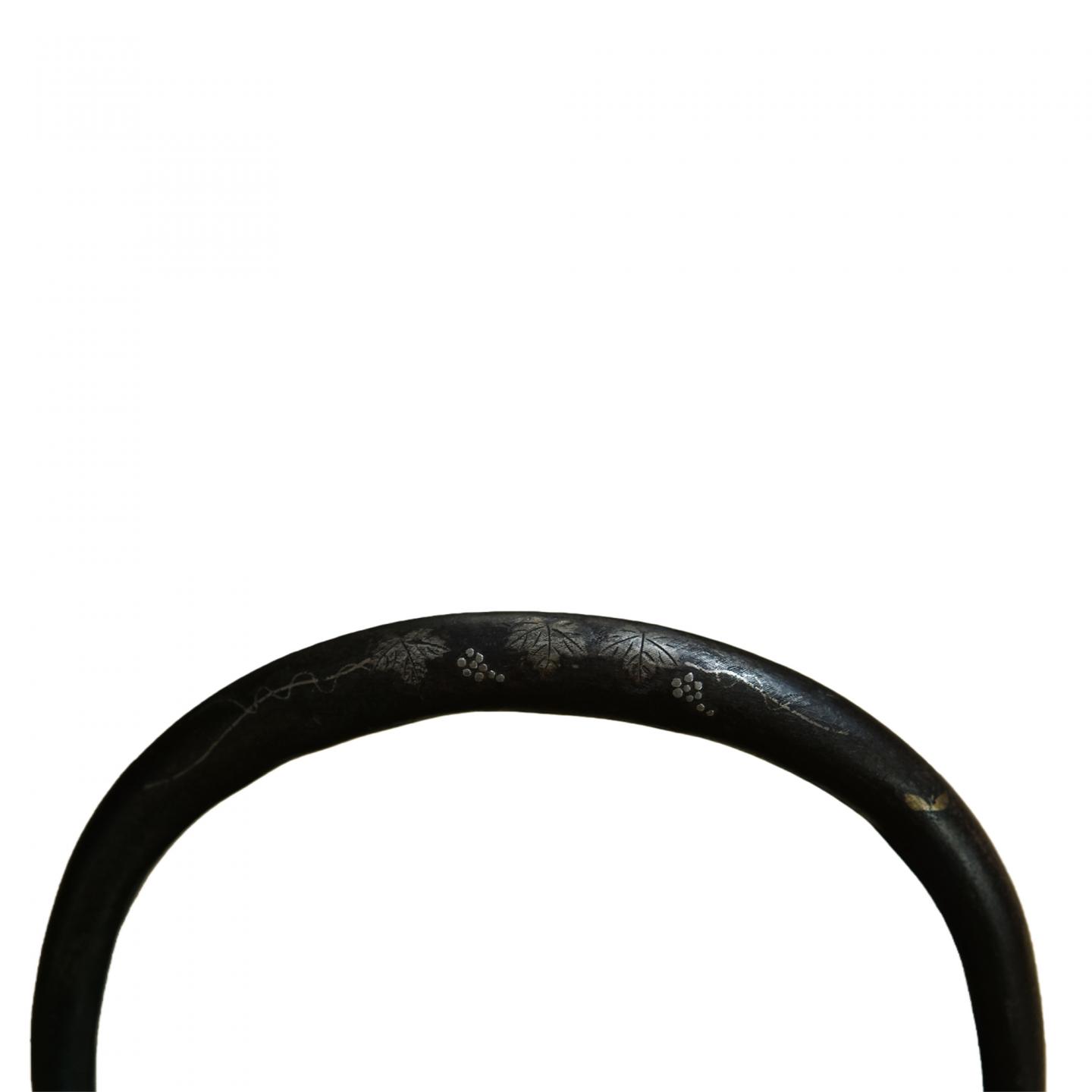 龙文堂丨大正时期 提把嵌银葡萄纹银摘老铁壶一把 23*15*18cm