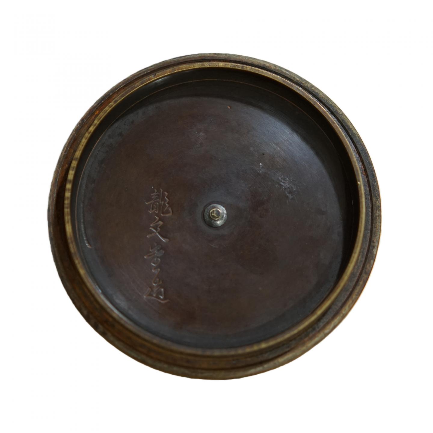 龙文堂丨大正时期 提把嵌银葡萄纹银摘老铁壶一把 23*15*18cm