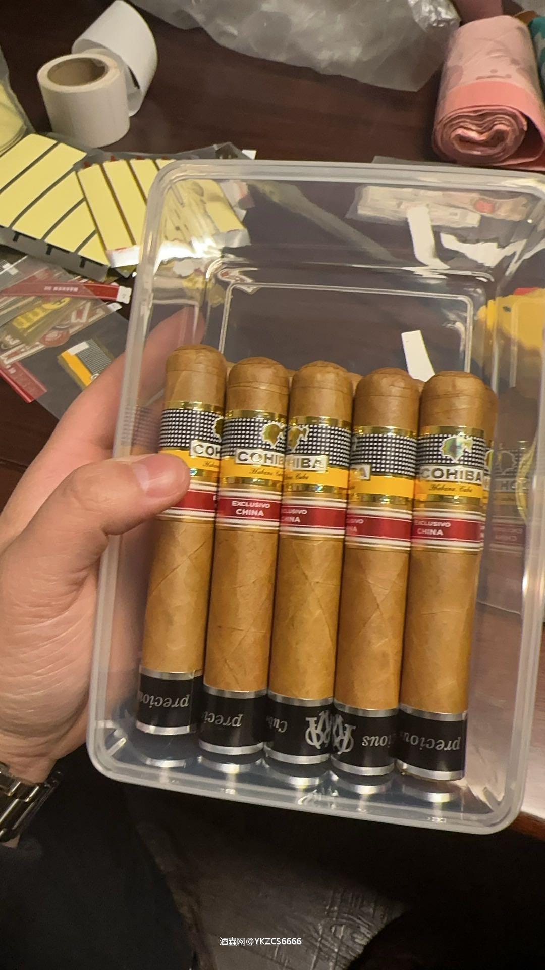 您好老板 咱家私卷系列 主营高希霸系列高6 贝怡可54 56 护身符 3t 好友e2 帕特加斯d4 宽丘 比较推荐 叶子是哈瓦那烟叶 不做低端国产 我们1/1还原味道 茄标是回流标 也就是真标 售价咱们现在单只80（任意款型） 5只起发 可以拼。第一次合作我们支持货到付款 默认顺丰发货 微 YKZCS6666