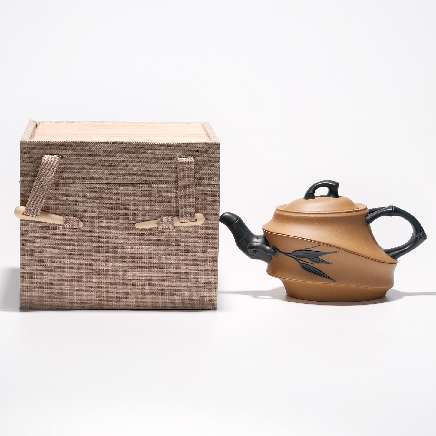 紫砂一厂张玉芳 双色帆竹壶 约90年代 约200cc 高约73mm