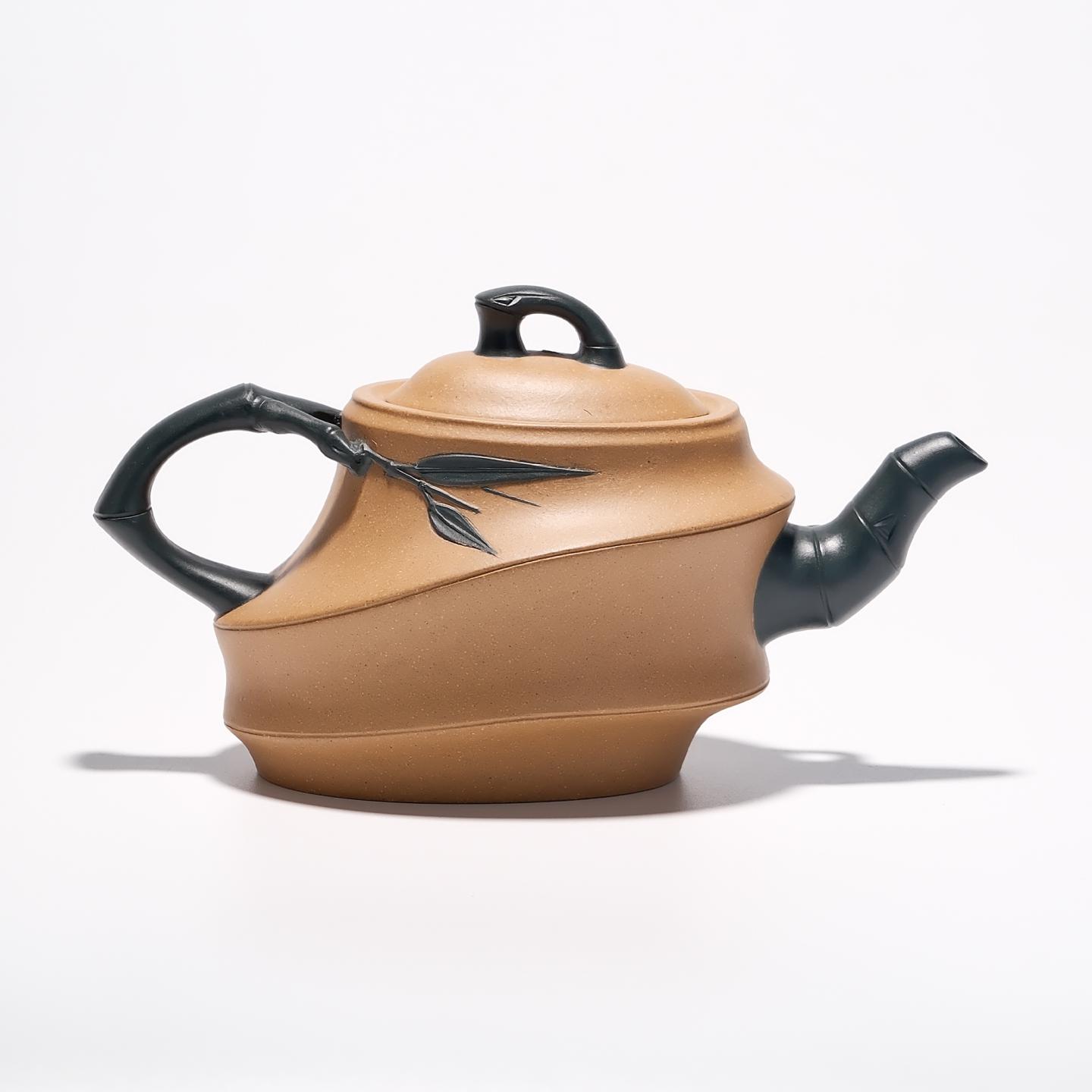 紫砂一厂张玉芳 双色帆竹壶 约90年代 约200cc 高约73mm