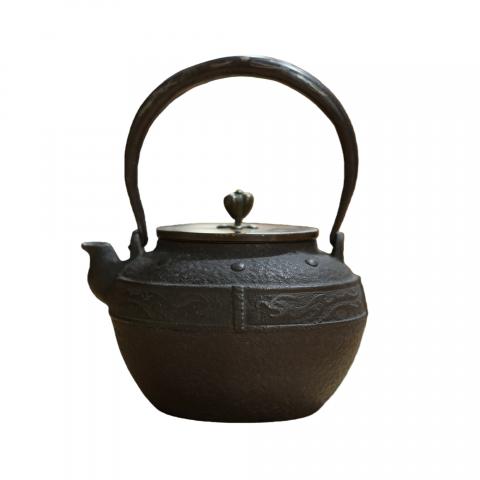 龙文堂造老铁壶 大正时期 23*15*17cm 一把
