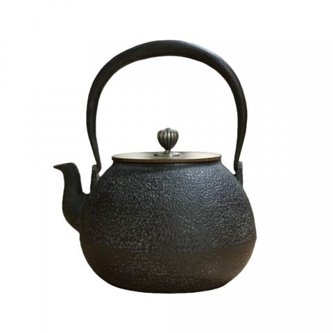 龙文堂丨大正时期 提把嵌银葡萄纹银摘老铁壶一把 23*15*18cm