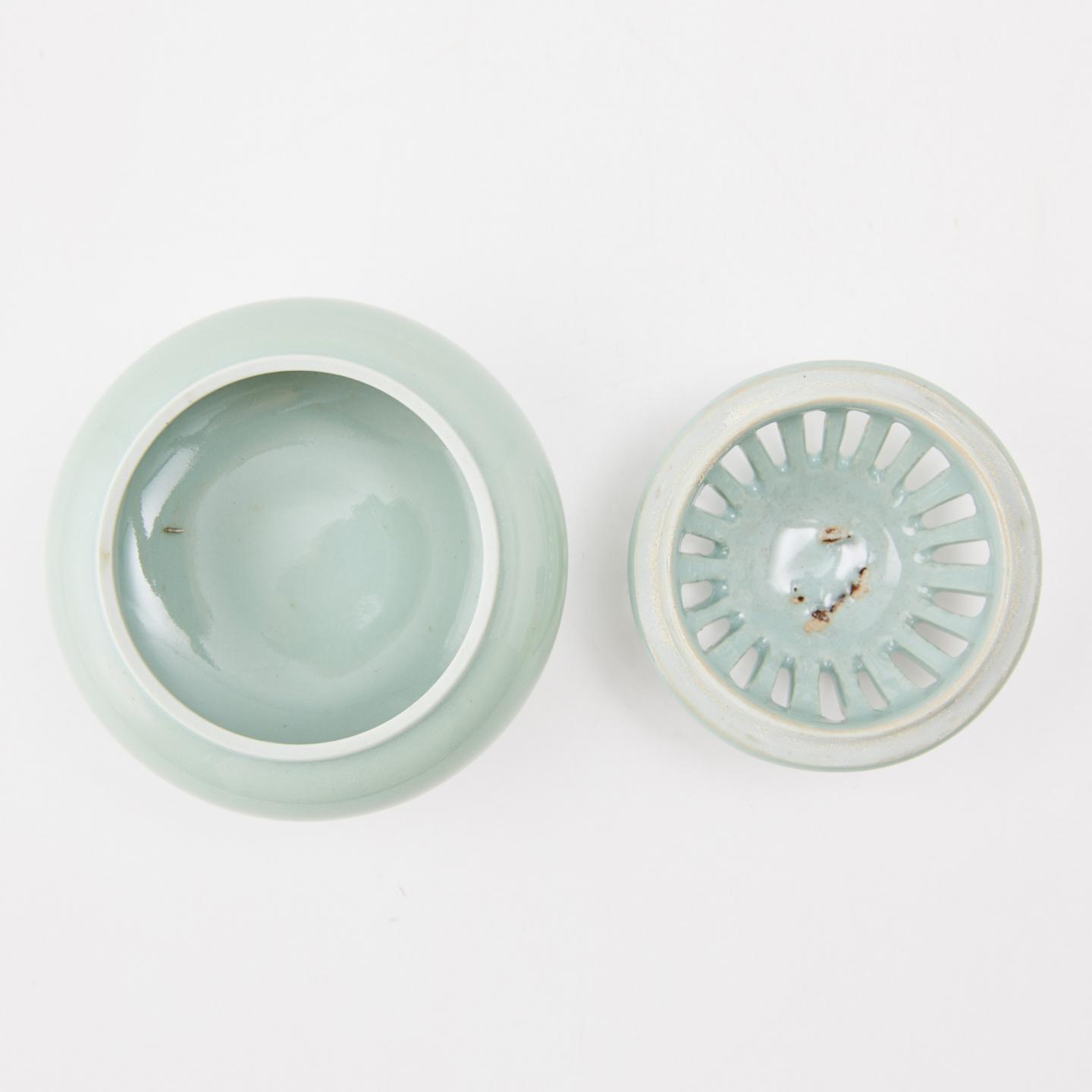 日本回流｜大正-昭和时期 丸形三足平宝盖仿龙泉青瓷香炉