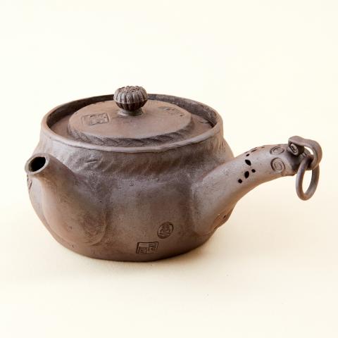 阳桐轩｜昭和时期 万古烧 纯手捏游环尾镂空侧把壶