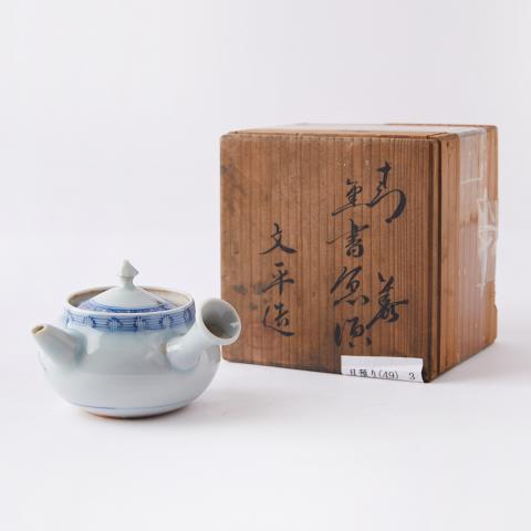 高岛文平（款）｜明治时期 手绘人物青花侧把壶