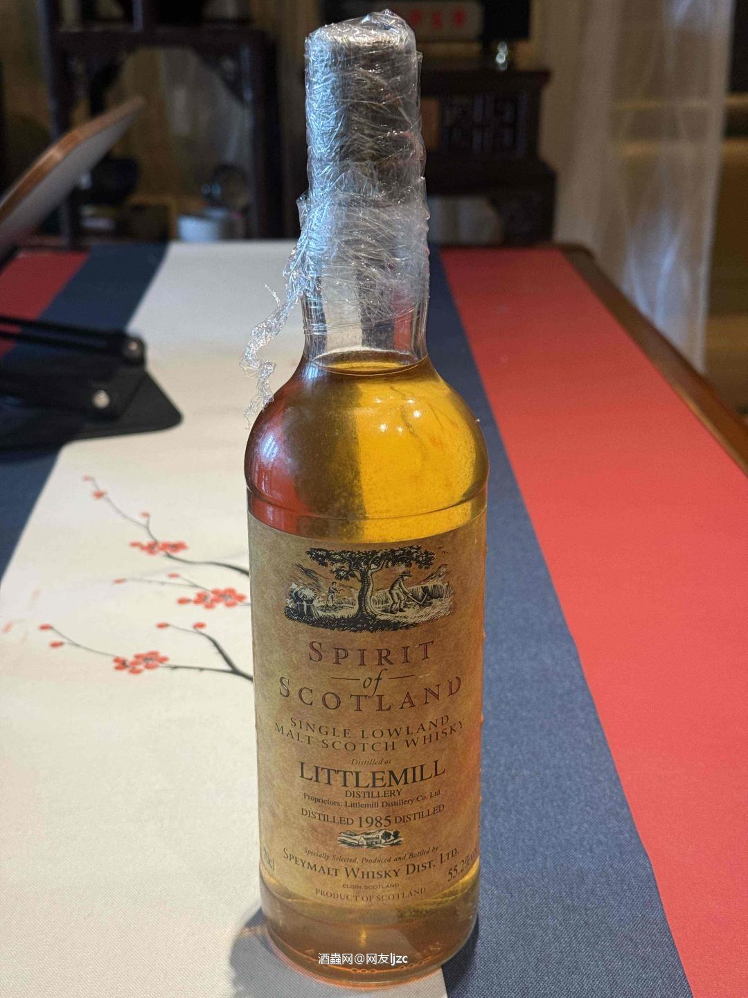 这瓶是Littlemill（小磨坊）1985年单桶 #401，属于“Spirit of Scotland”系列，由Speymalt装瓶，是为日本市场专属定制的限量单桶： • 蒸馏年份：1985年 • 装瓶年份：2004年 • 桶型：再填雪莉猪头桶（Refill Sherry Hogshead） • 酒精度：55.2% • 容量：700ml • 限量：仅256瓶，瓶号116 1. 稀缺性：Littl