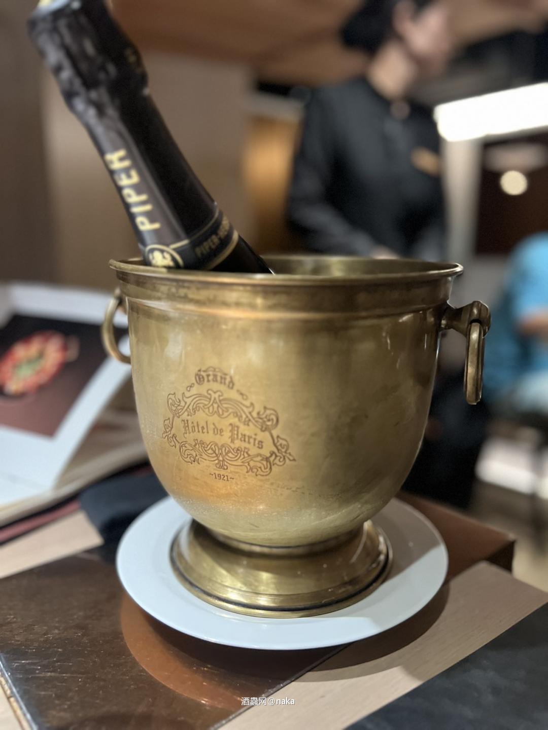 在酒虫网上买的白雪香槟配黑珍珠福建菜