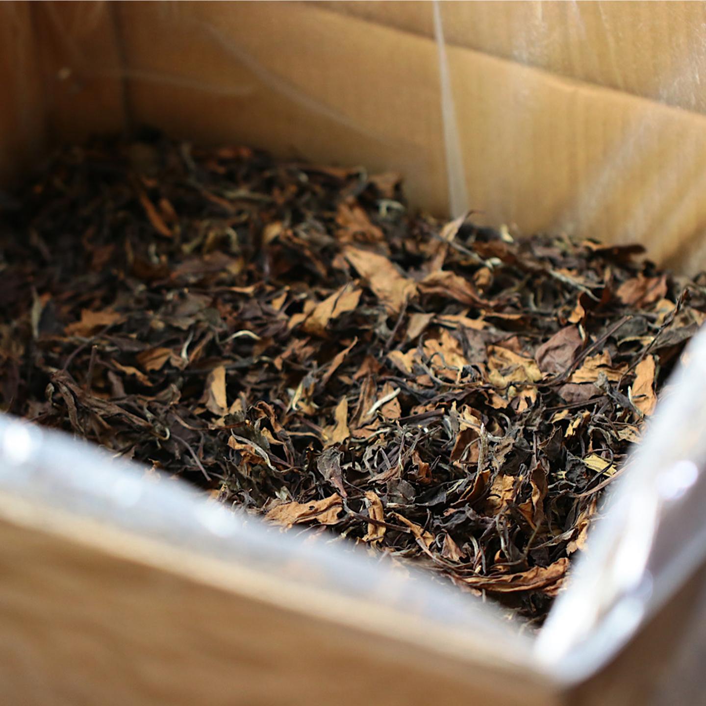 2000年 出口北美白茶 一级寿眉一箱 约24斤 干仓