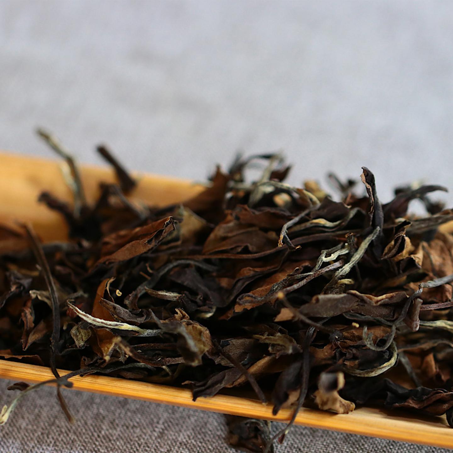 2000年 出口北美白茶 一级寿眉一箱 约24斤 干仓