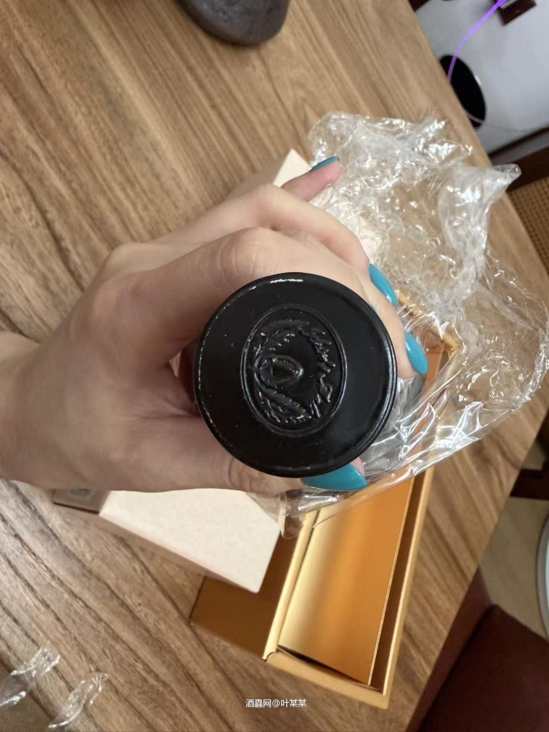 出一瓶自藏款彩色小丑