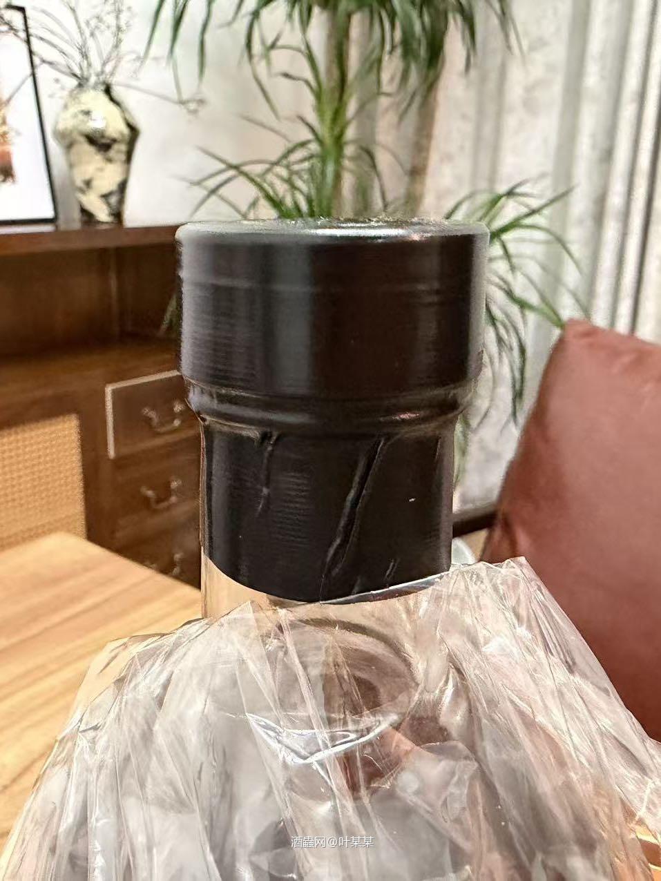 出一瓶自藏款彩色小丑