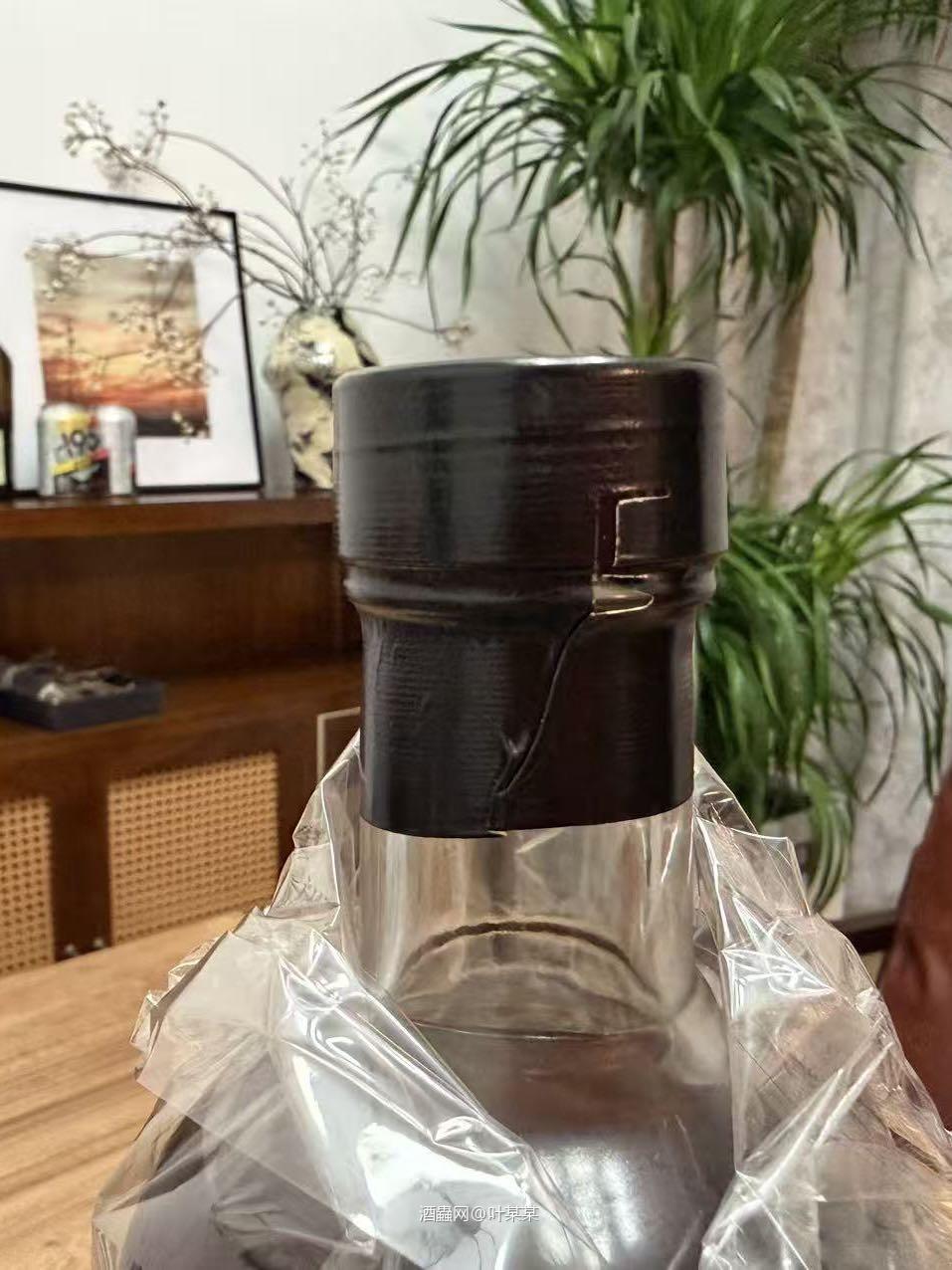 出一瓶自藏款彩色小丑