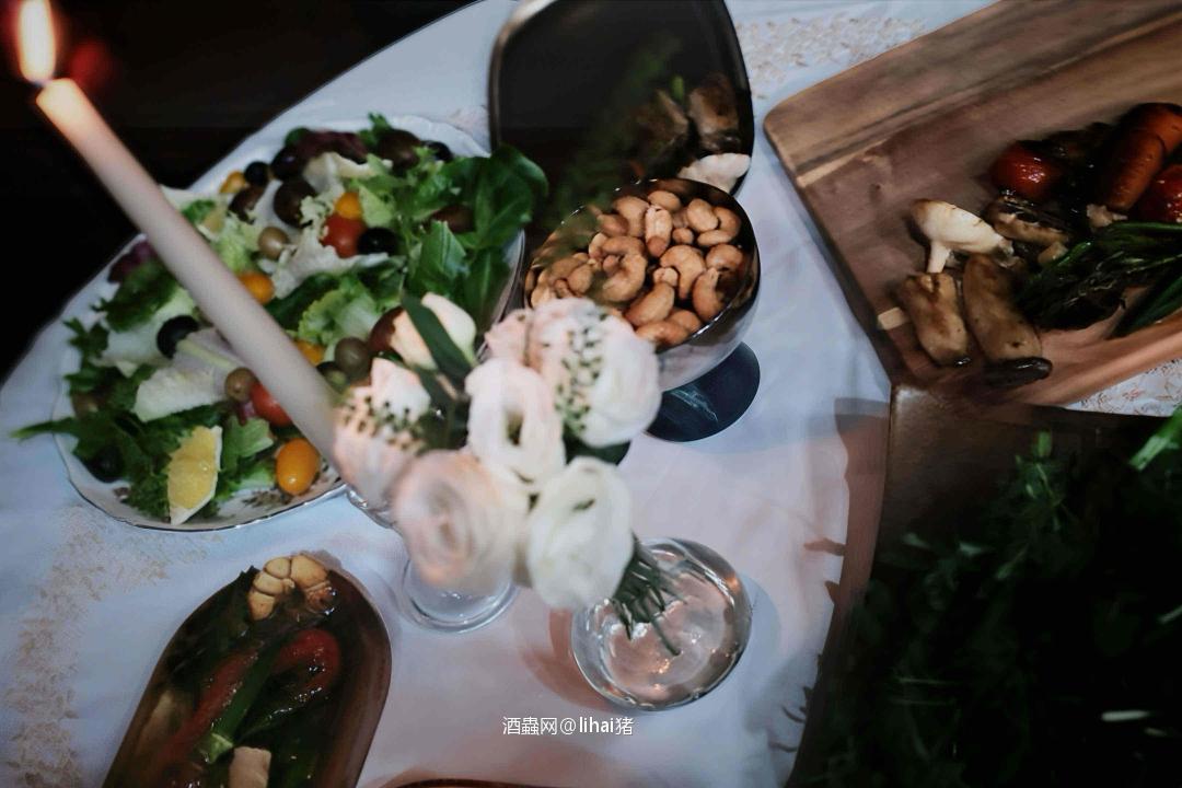 自己在家做饭 home sweet home~ 点上亮晶晶的蜡烛^^请闺蜜们喝甜红酒😘而我这个主人就喝可乐🍭😗
