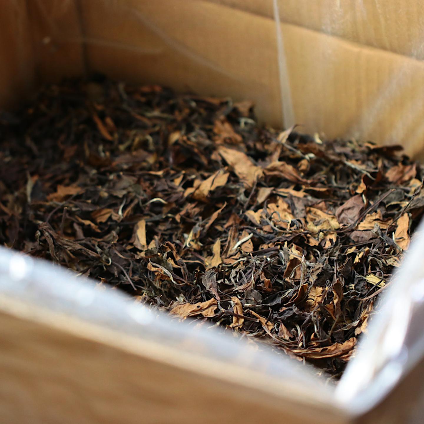 2000年 出口北美白茶 一级寿眉一箱 约24斤 干仓