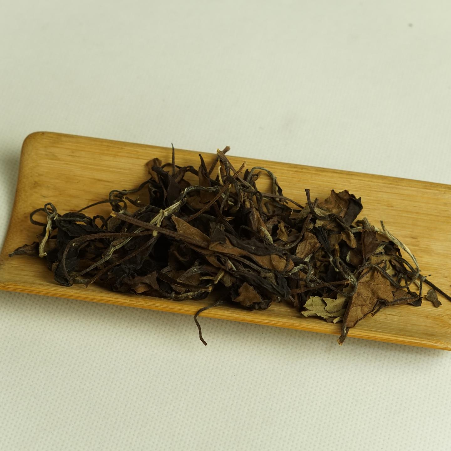 2000年 出口北美白茶 一级寿眉一箱 约24斤 干仓