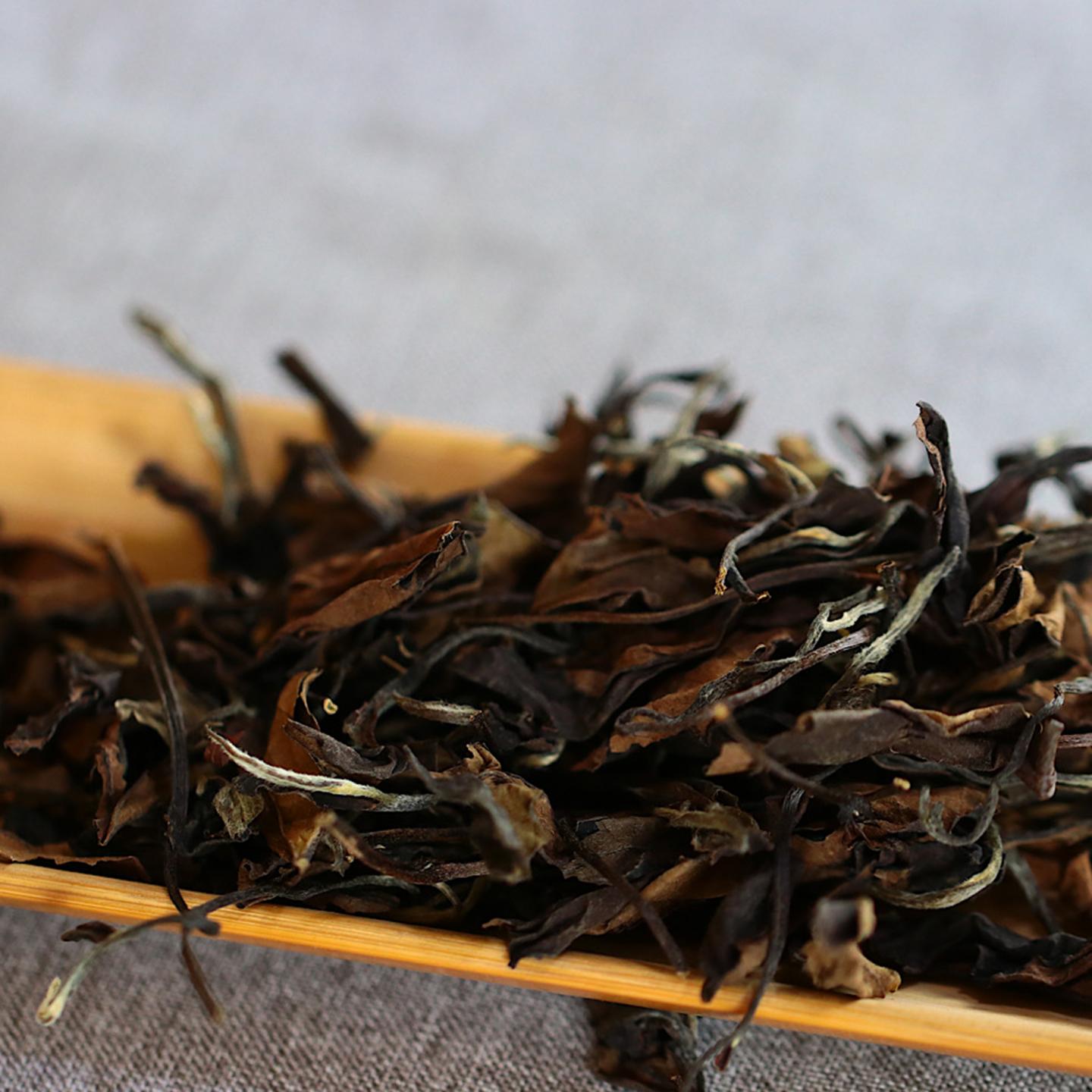 2000年 出口北美白茶 一级寿眉一箱 约24斤 干仓