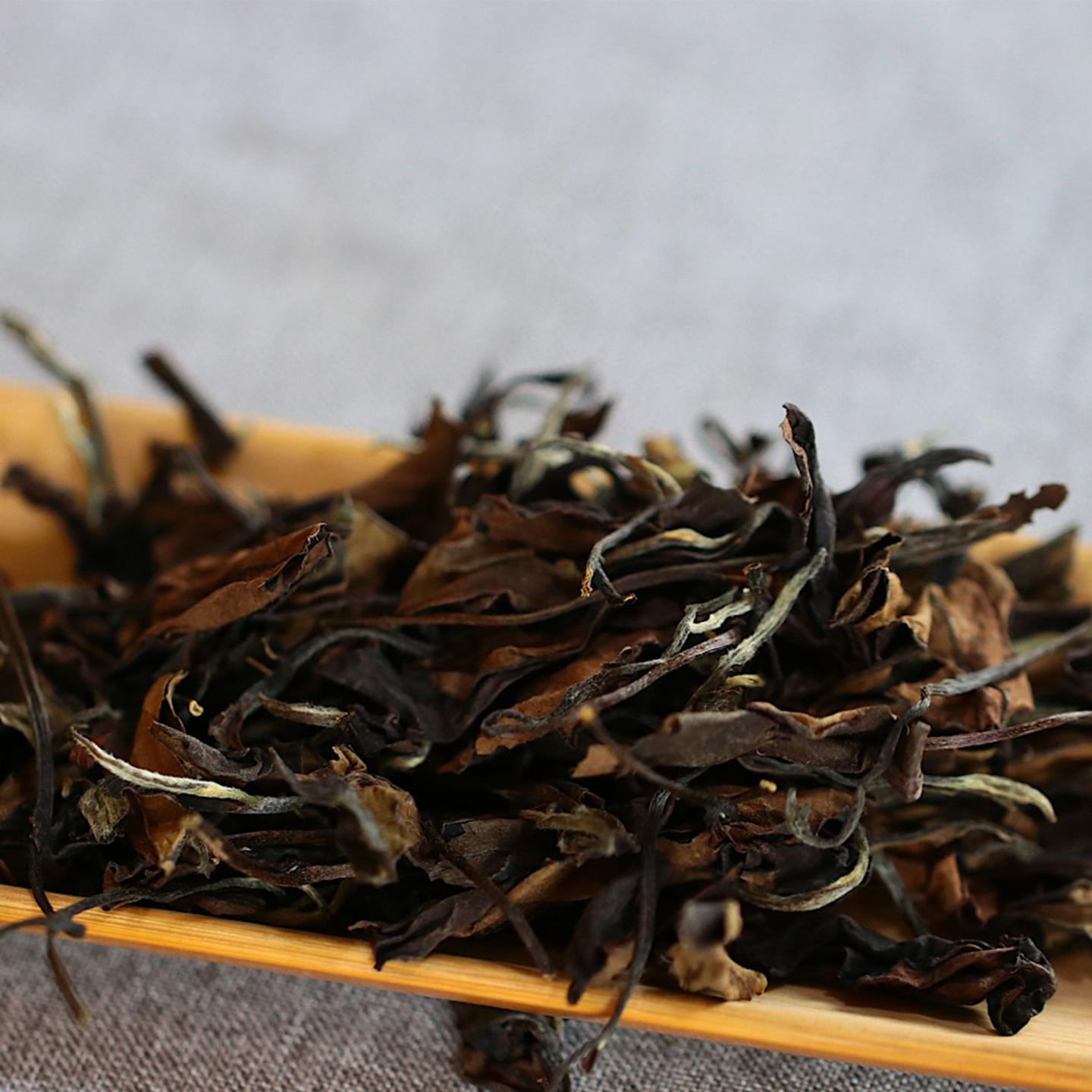 2000年 出口北美白茶 一级寿眉一箱 约24斤 干仓