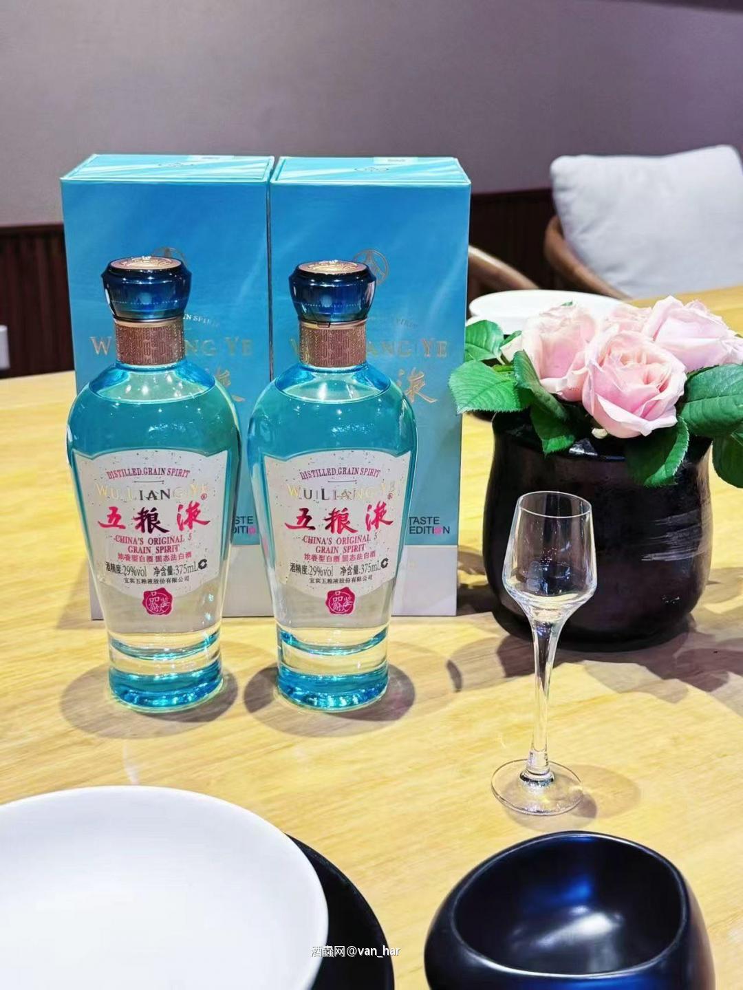 蓝的发绿