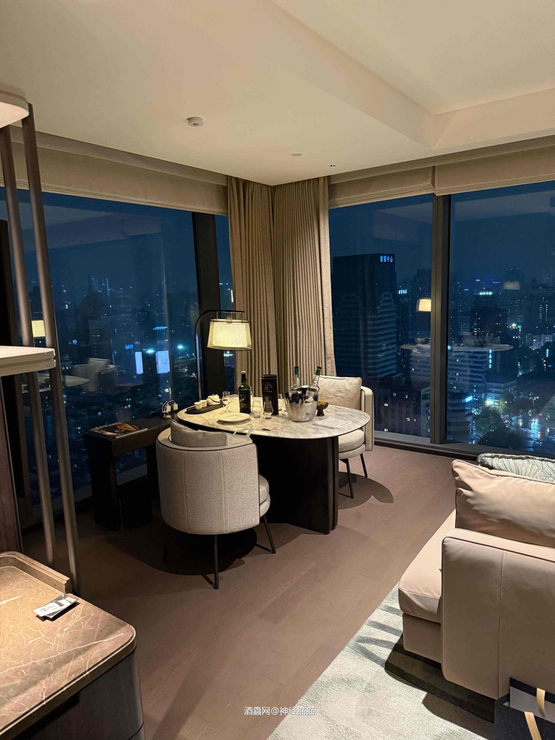 台风来袭，非必要不要外出