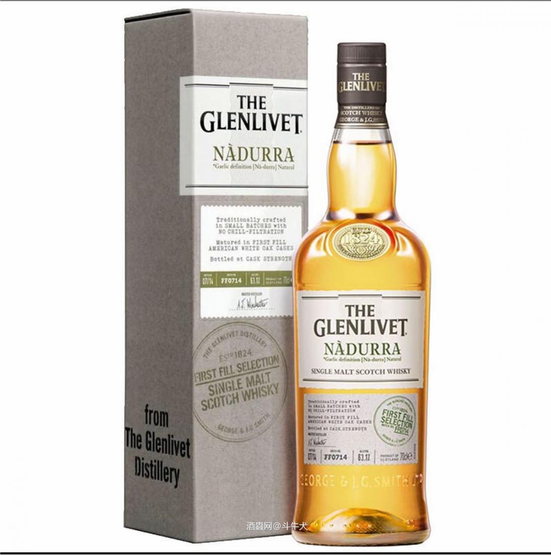 这款酒是格兰威特（The Glenlivet）旗下的纳杜拉（Nàdurra）首注精选桶强单一麦芽威士忌。它是一款度数很高、风味纯粹、有点“硬核”的威士忌。