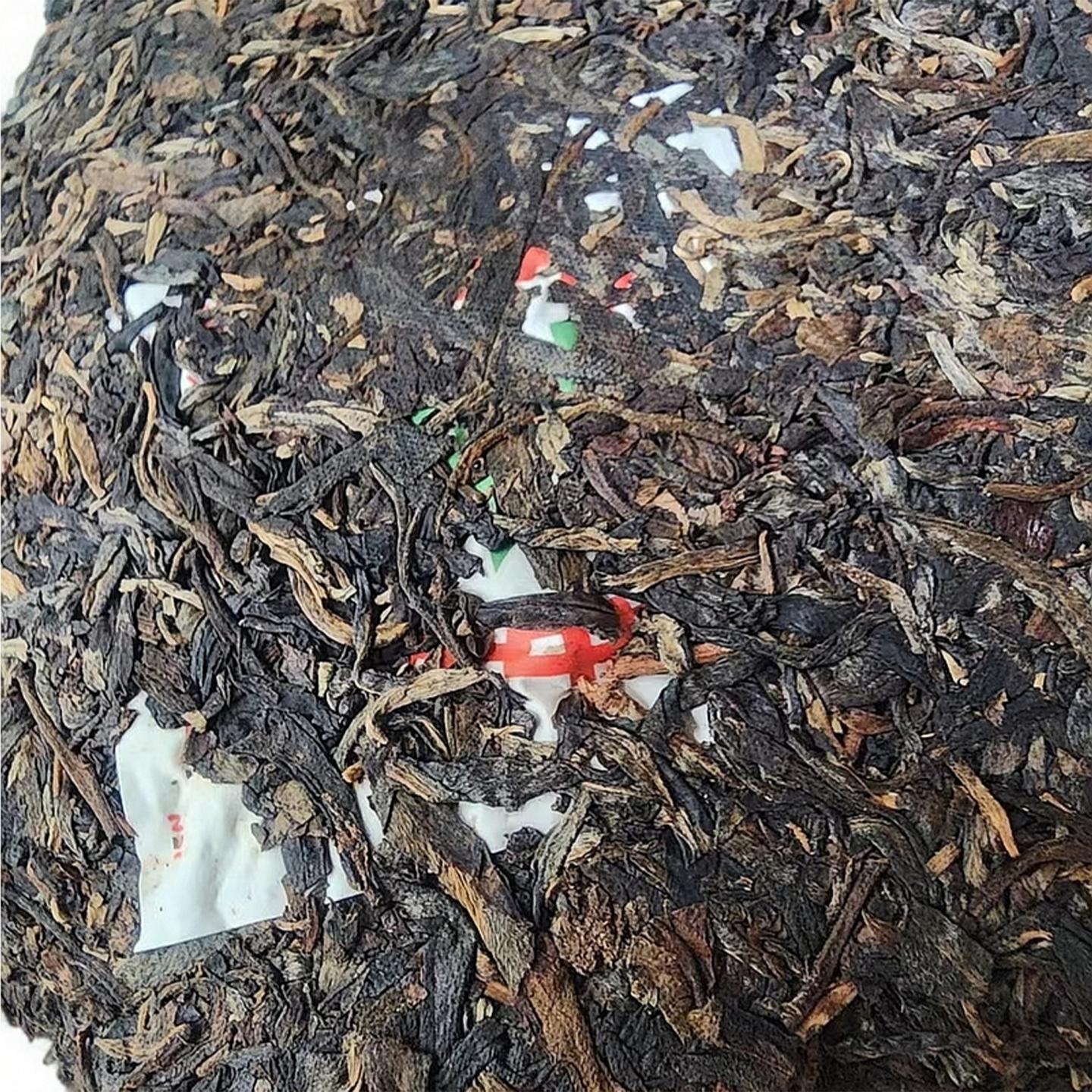 2000年 勐海茶厂出品 陆游一首诗 357g 干仓