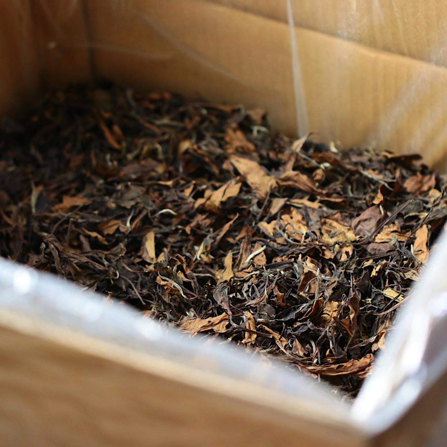 2000年 出口北美白茶 一级寿眉一箱 约24斤 干仓