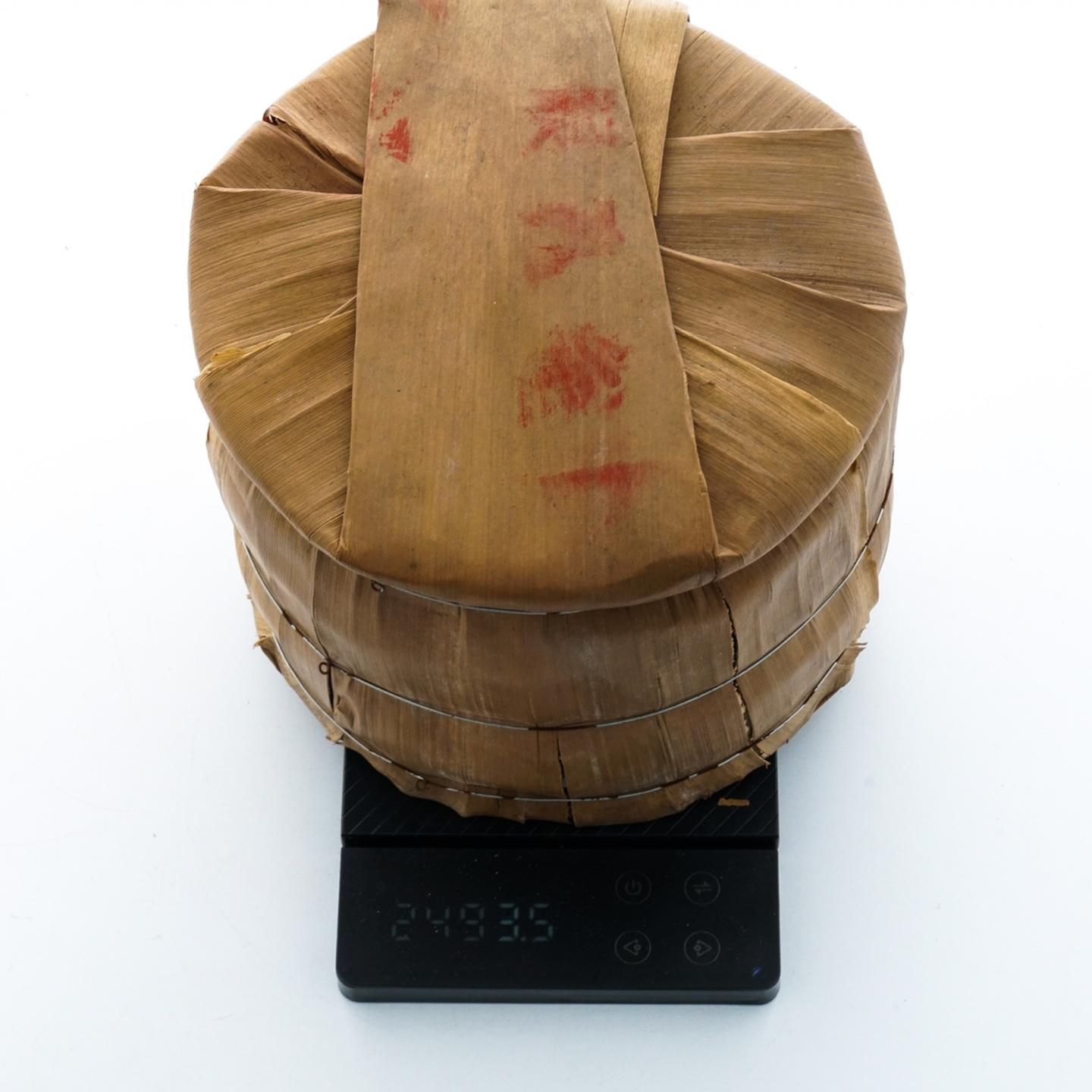 2006年 兴海茶厂 银孔雀 勐海古树乔木饼茶 约357g*7饼 干仓