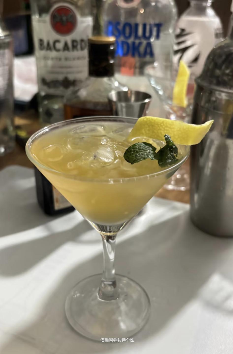 闲着调酒喝