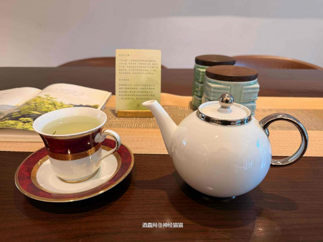 白天戒色，晚上色戒