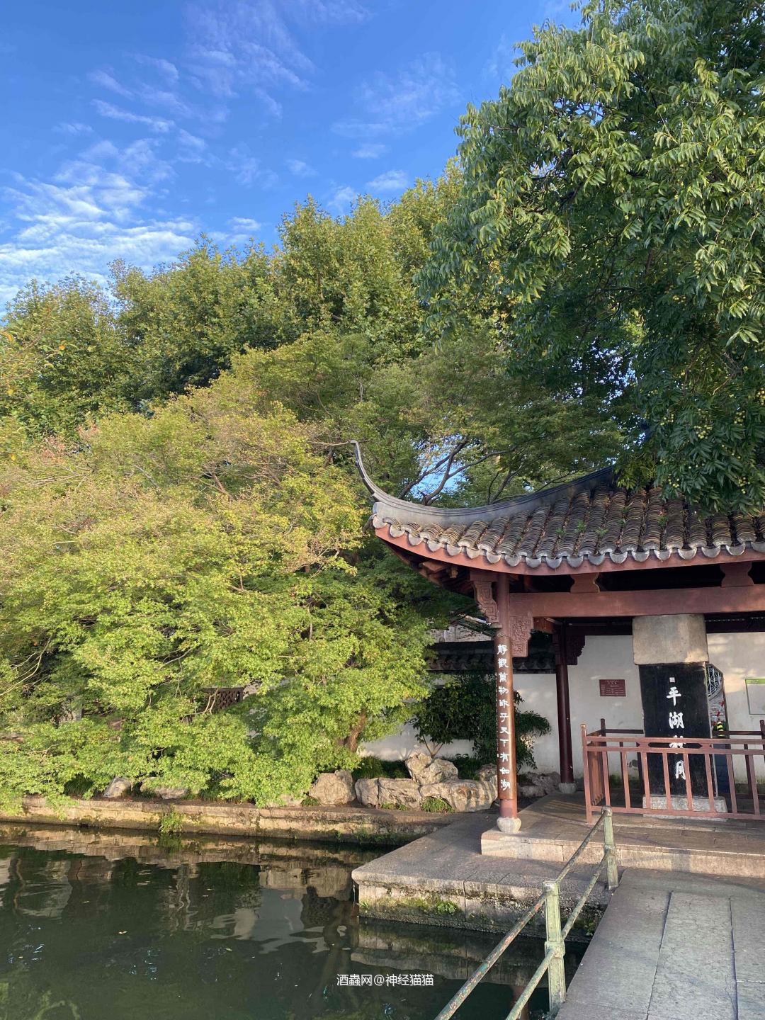 从凌晨到清晨的西湖值得陪一杯云顶