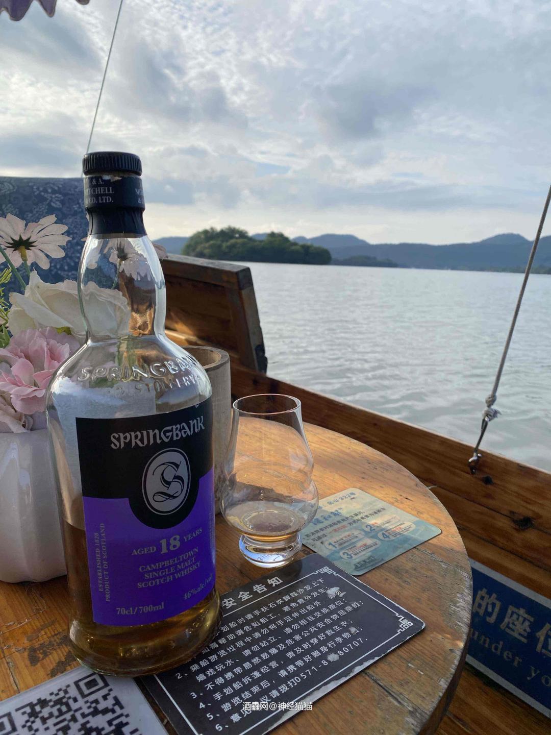 从凌晨到清晨的西湖值得陪一杯云顶