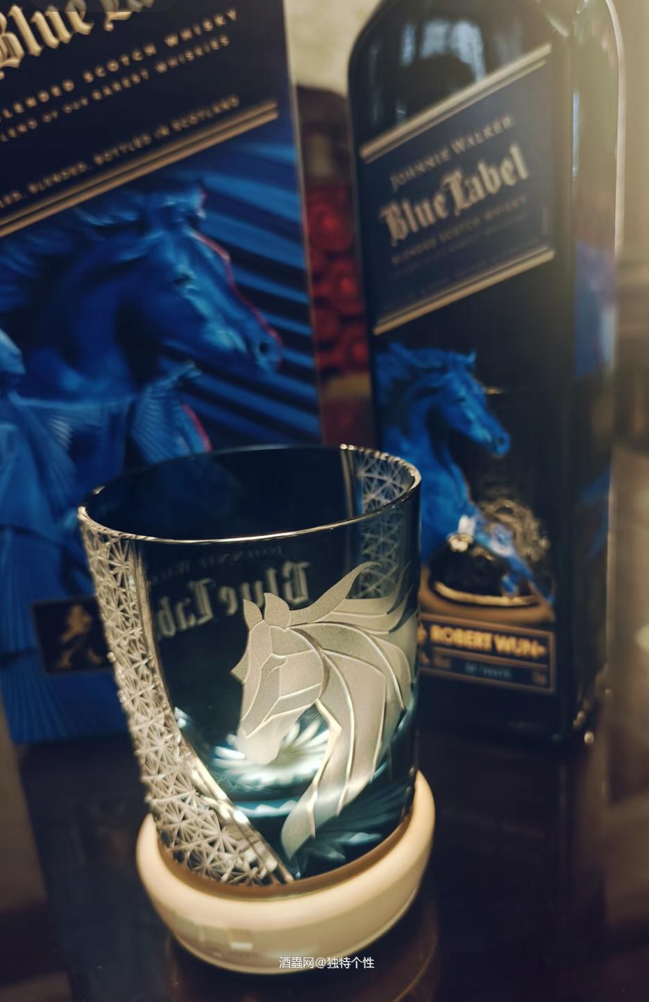 这酒杯搭配蓝牌不错