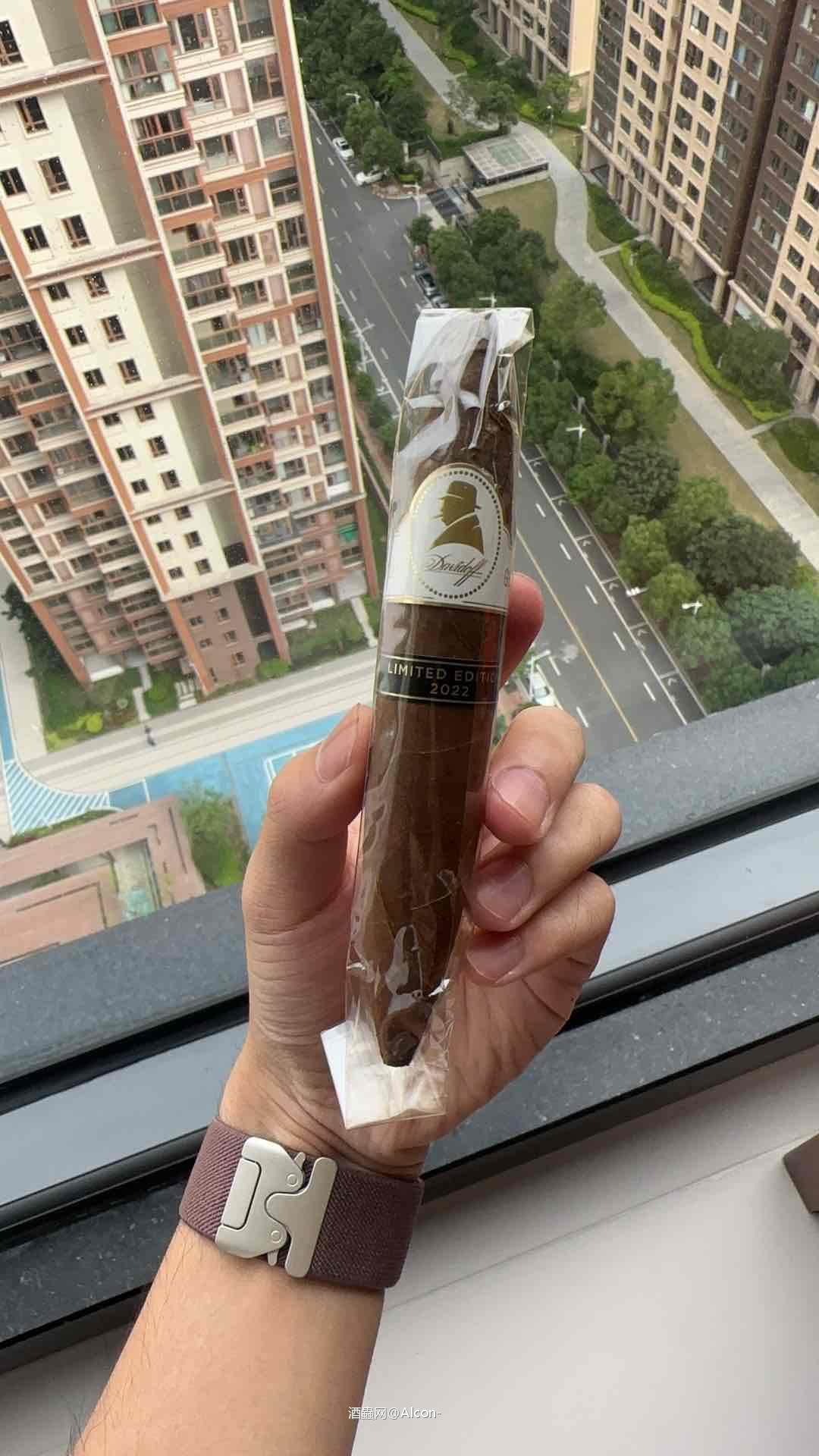 靓红酒靓牛肉靓雪茄